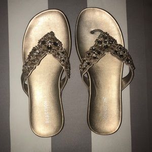 Kenneth Cole Gold Flip-Flops Size:7